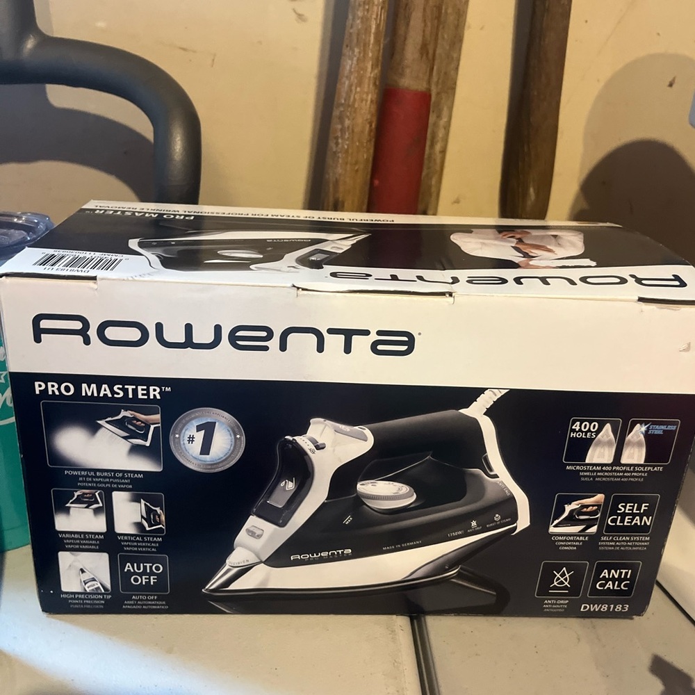 Rowenta Pro Master Black/White Steam Iron